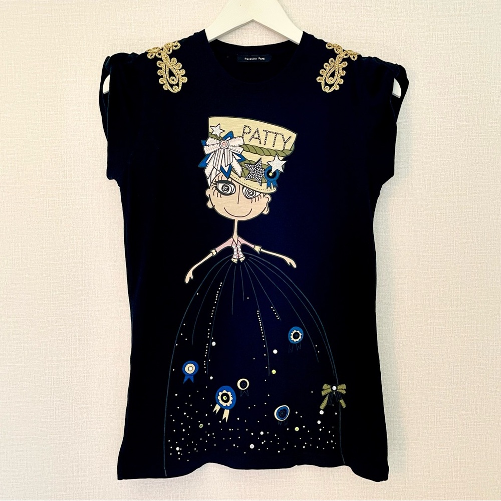 Patrizia Pepe Designer Tee, “PATTY”. Black with Playful Cartoon Image & …